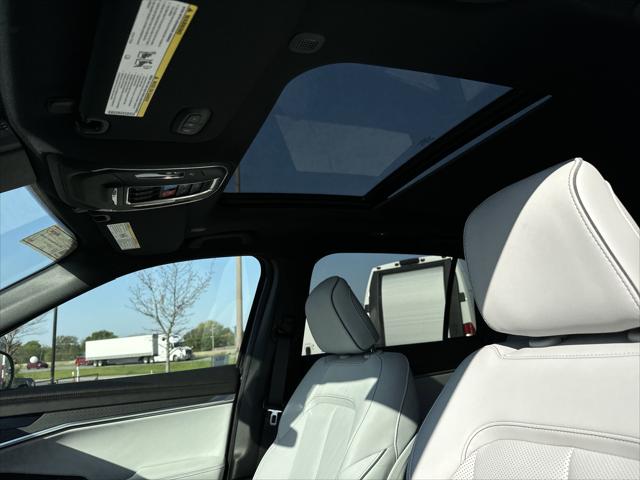 2025 Jeep Wagoneer S Limited photo 14
