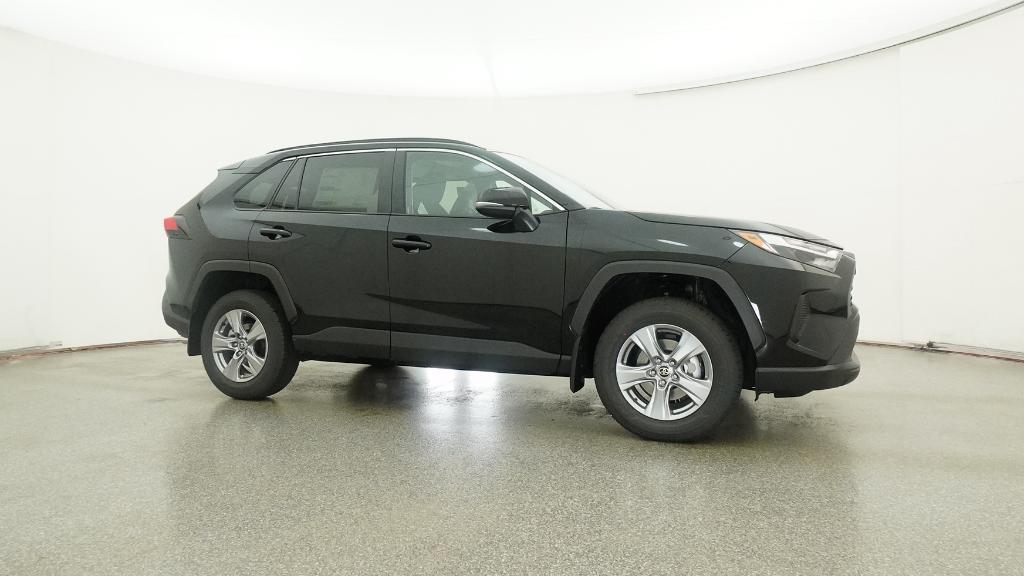 2025 Toyota RAV4 XLE photo 12