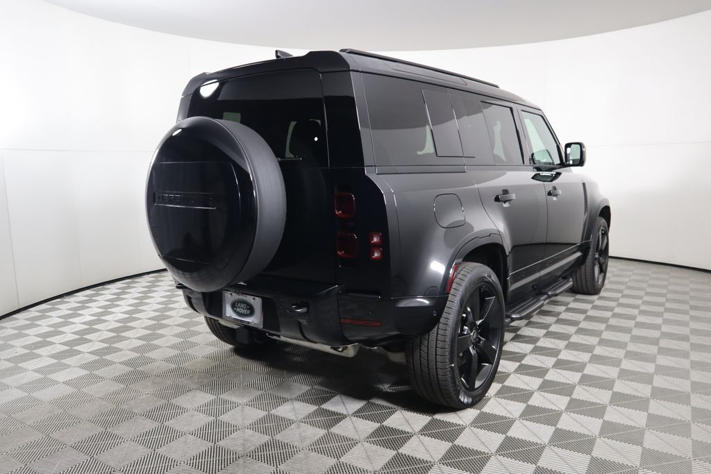 2025 Land Rover Defender 110 X-Dynamic SE photo 3