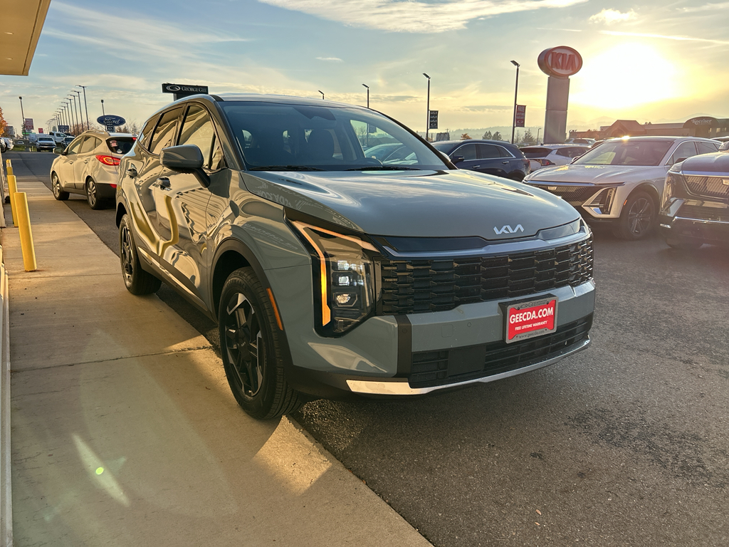 2026 Kia Sportage Hybrid S photo 3