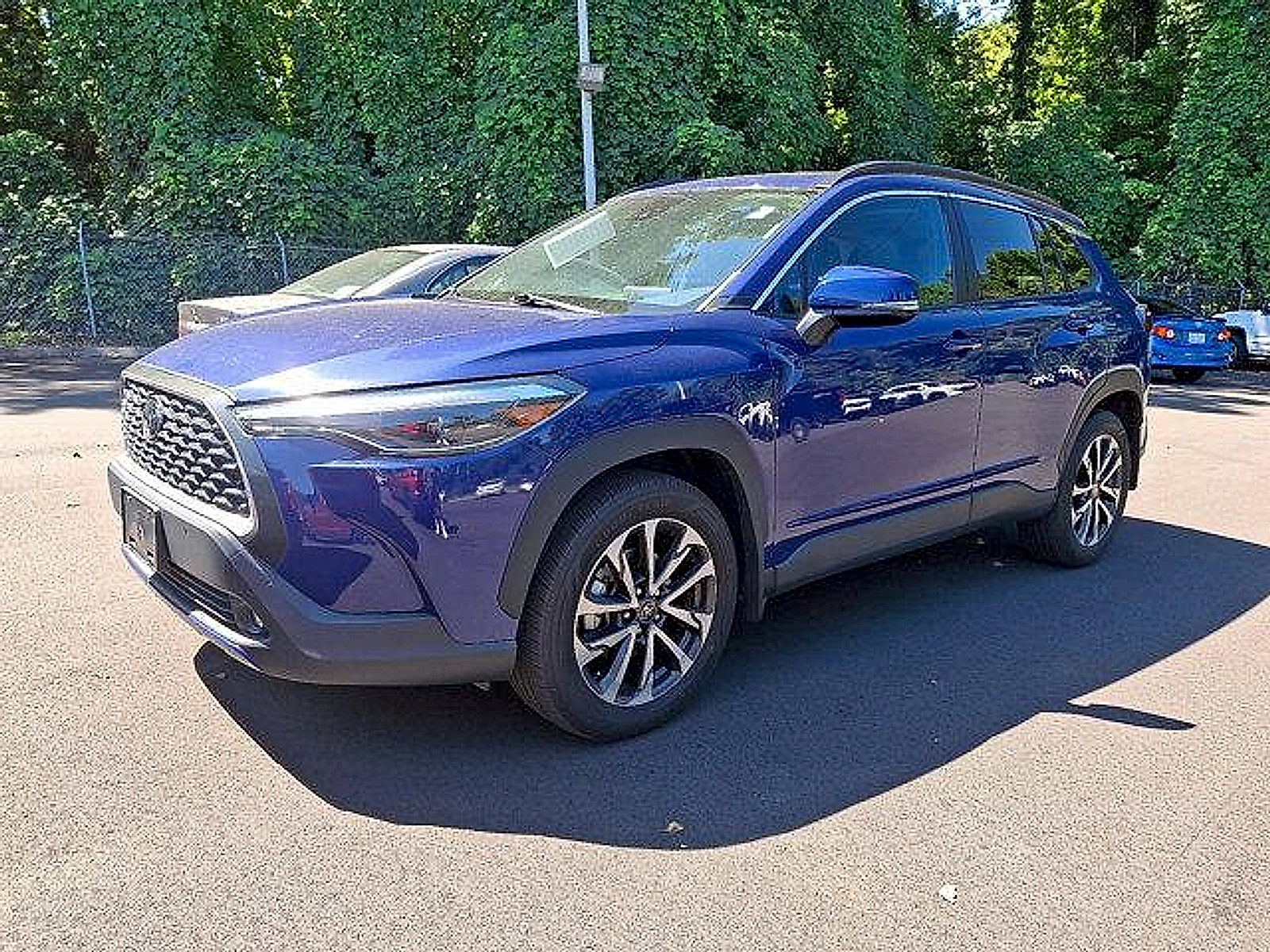 2022 Toyota Corolla Cross XLE photo 3