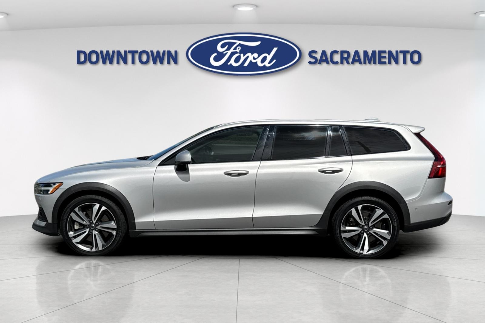 2024 Volvo V60 Cross Country B5 Plus photo 5