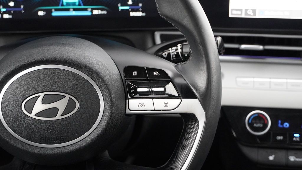 2024 Hyundai Elantra Limited photo 27