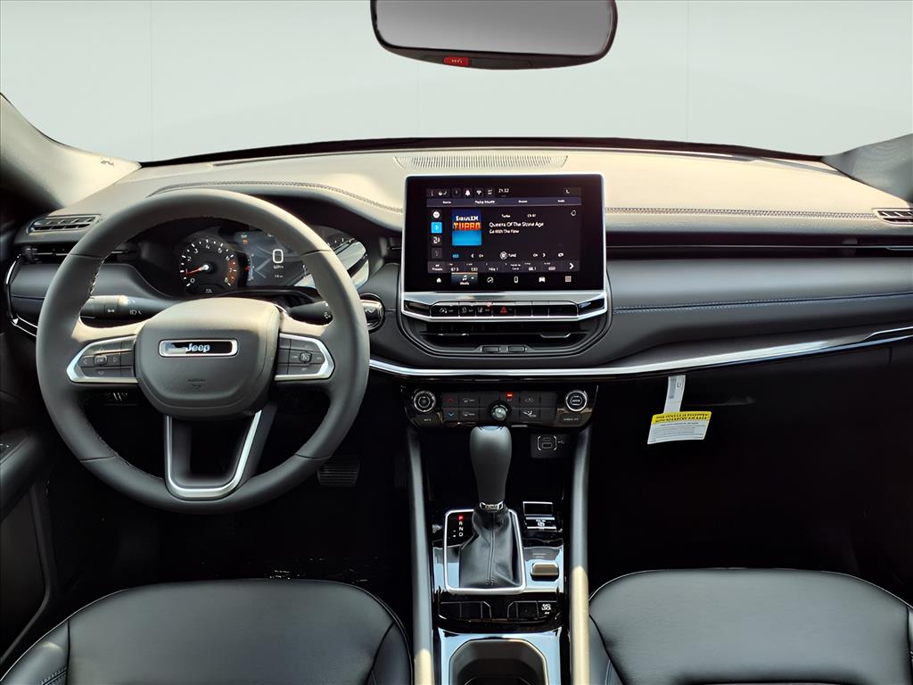 2026 Jeep Compass Latitude Altitude photo 8