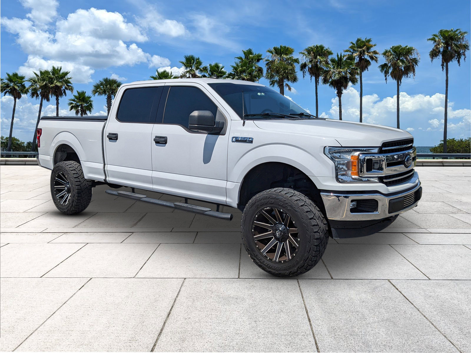 2020 Ford F-150 XLT photo 2