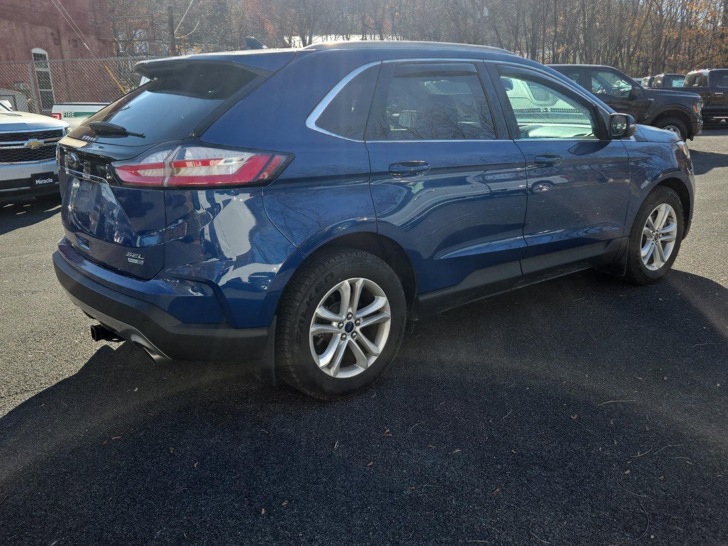 2020 Ford Edge SEL photo 3