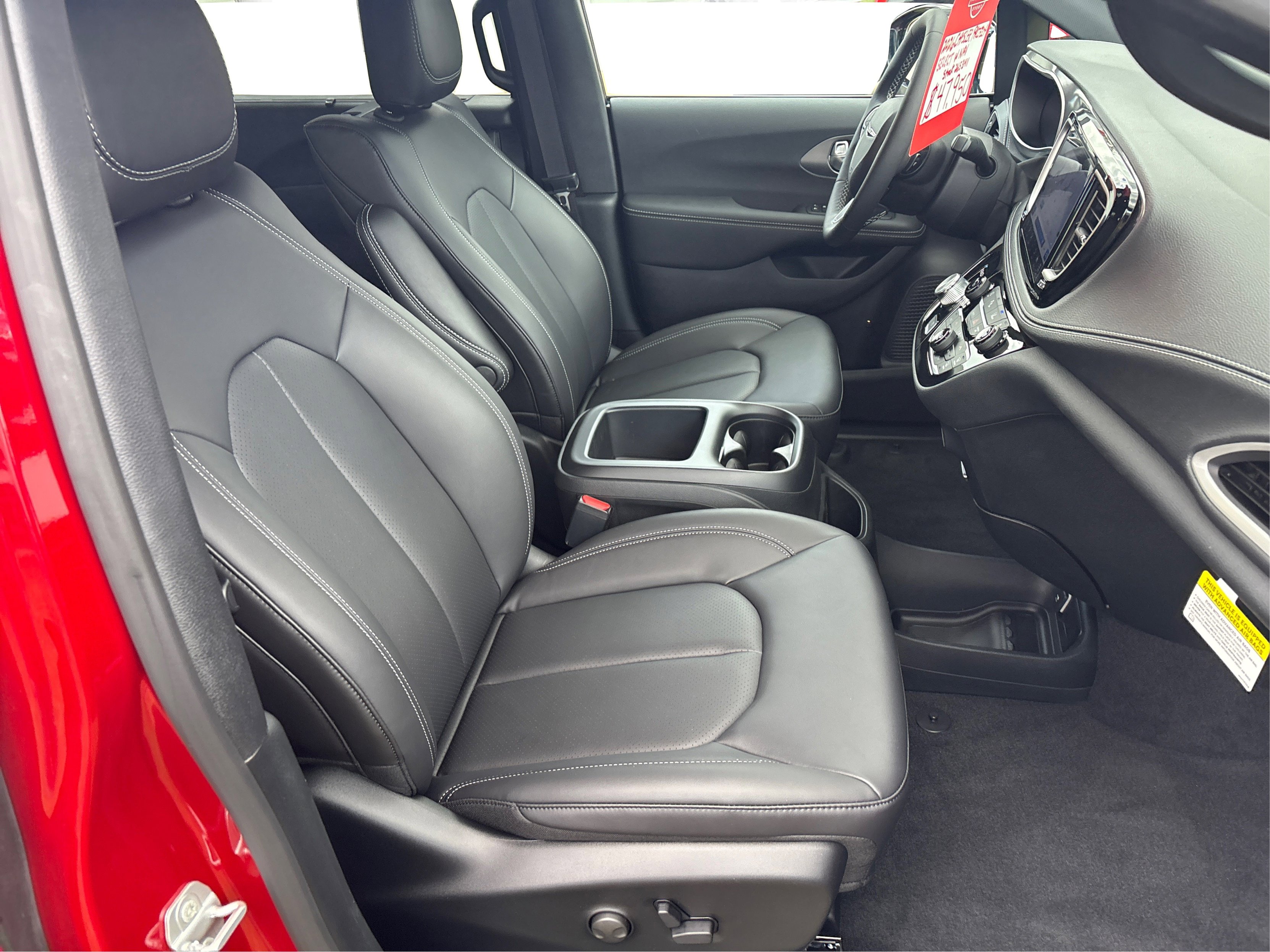 2026 Chrysler Pacifica photo 18