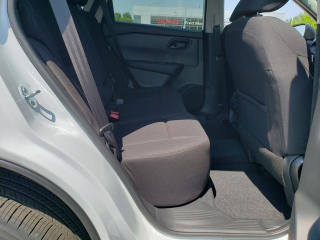 2025 Nissan Rogue S photo 15
