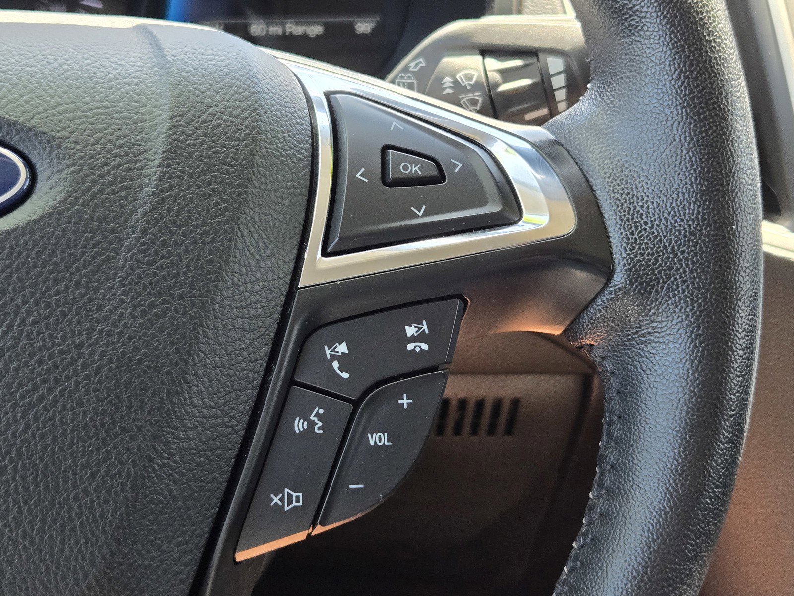 2022 Ford Edge SEL photo 25