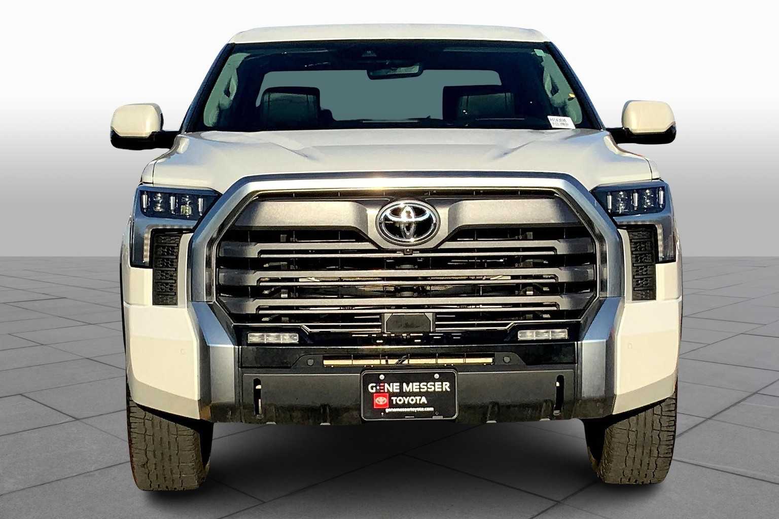 2024 Toyota Tundra Limited CrewMax photo 3