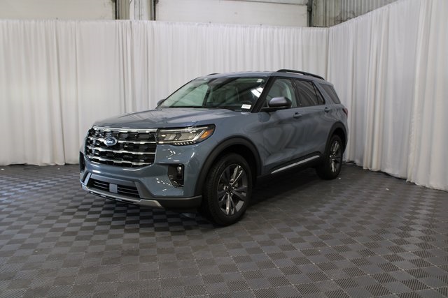 2025 Ford Explorer photo 26