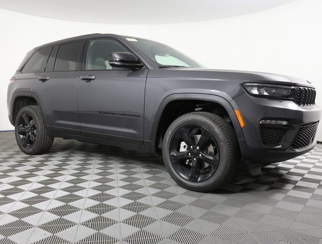 2025 Jeep Grand Cherokee Limited photo 3