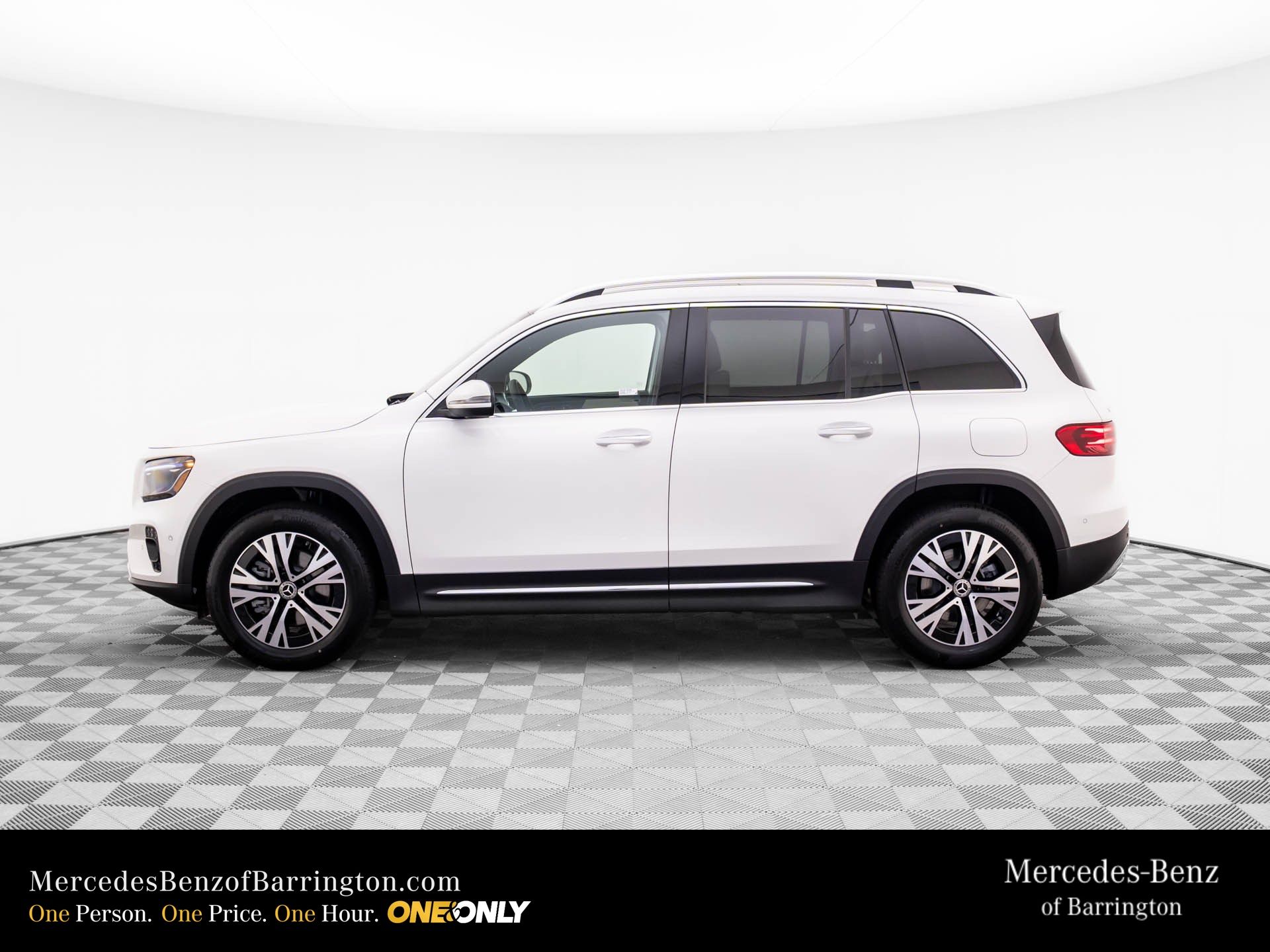 2025 Mercedes Benz GLB 250 4MATIC photo 2