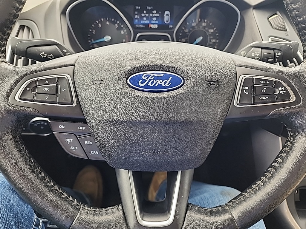 2015 Ford Focus Titanium photo 14