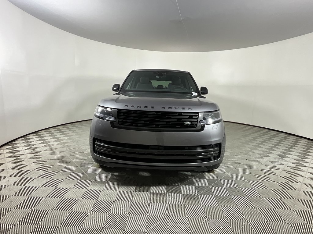 2025 Land Rover Range Rover SE photo 3