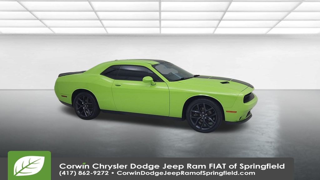 2019 Dodge Challenger SXT photo 3