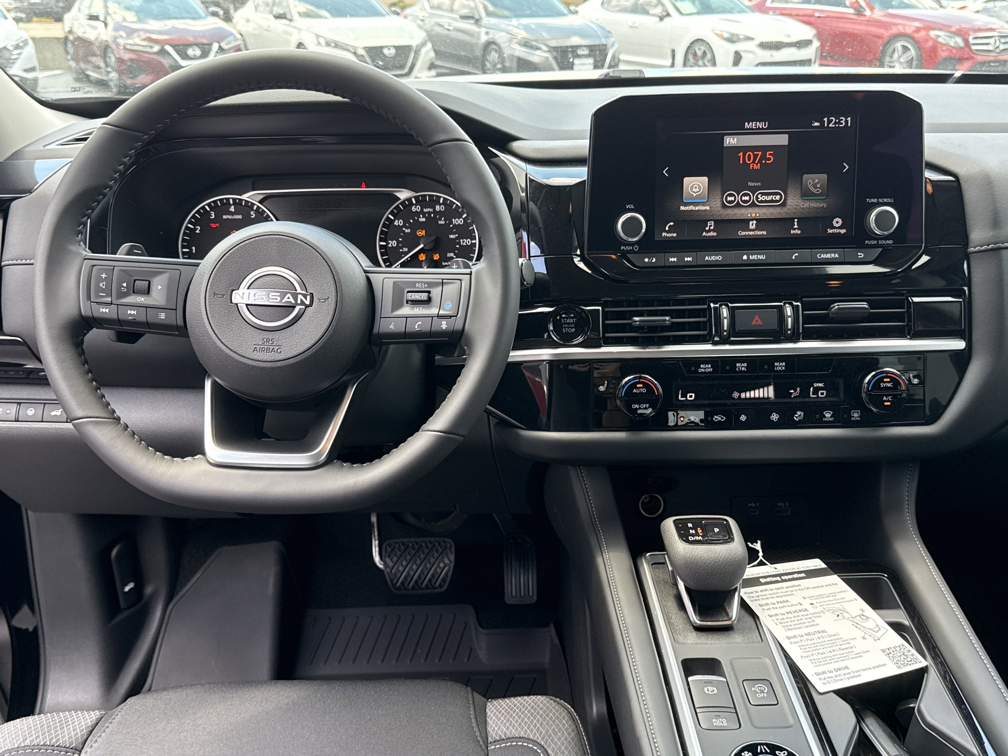 2025 Nissan Pathfinder SV photo 4