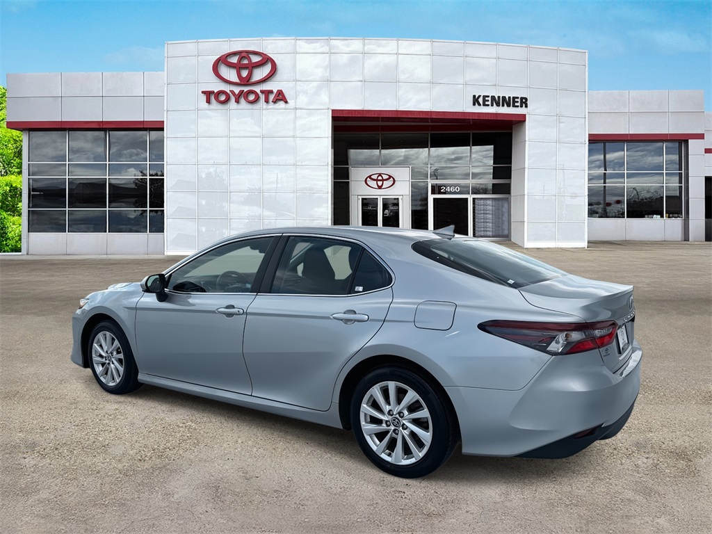 2023 Toyota Camry LE photo 3
