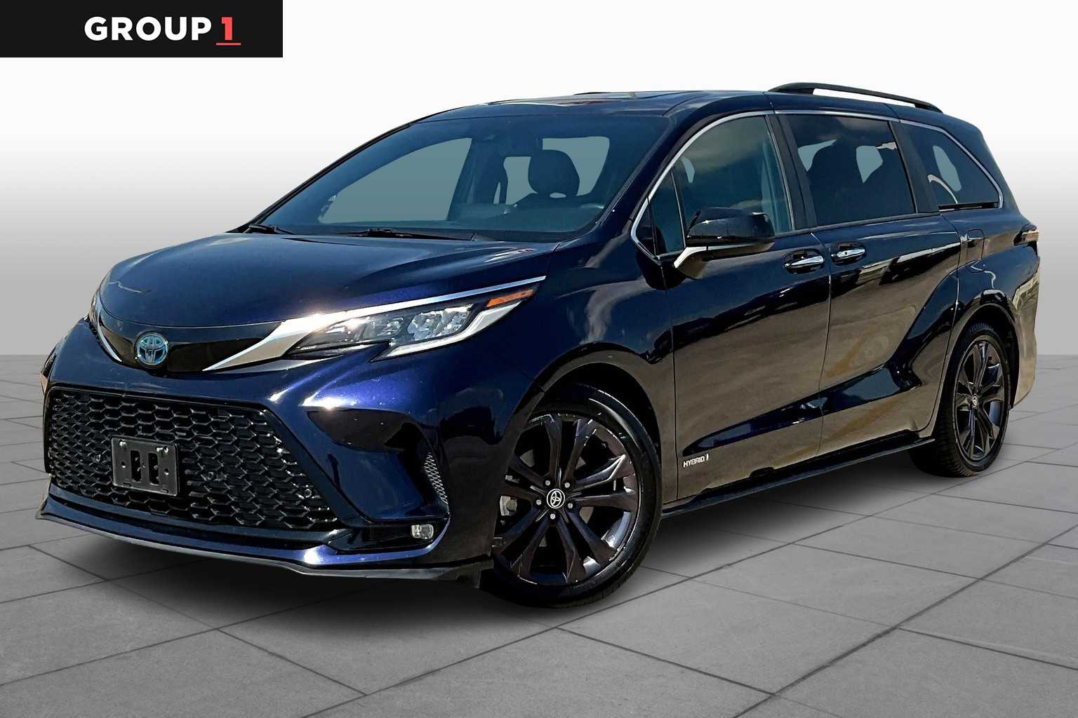 2021 Toyota Sienna XSE's photo