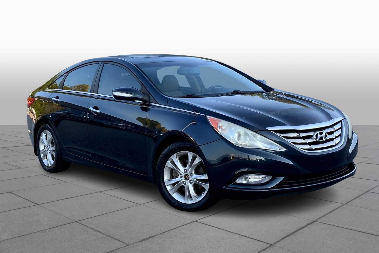 2011 Hyundai Sonata photo 2