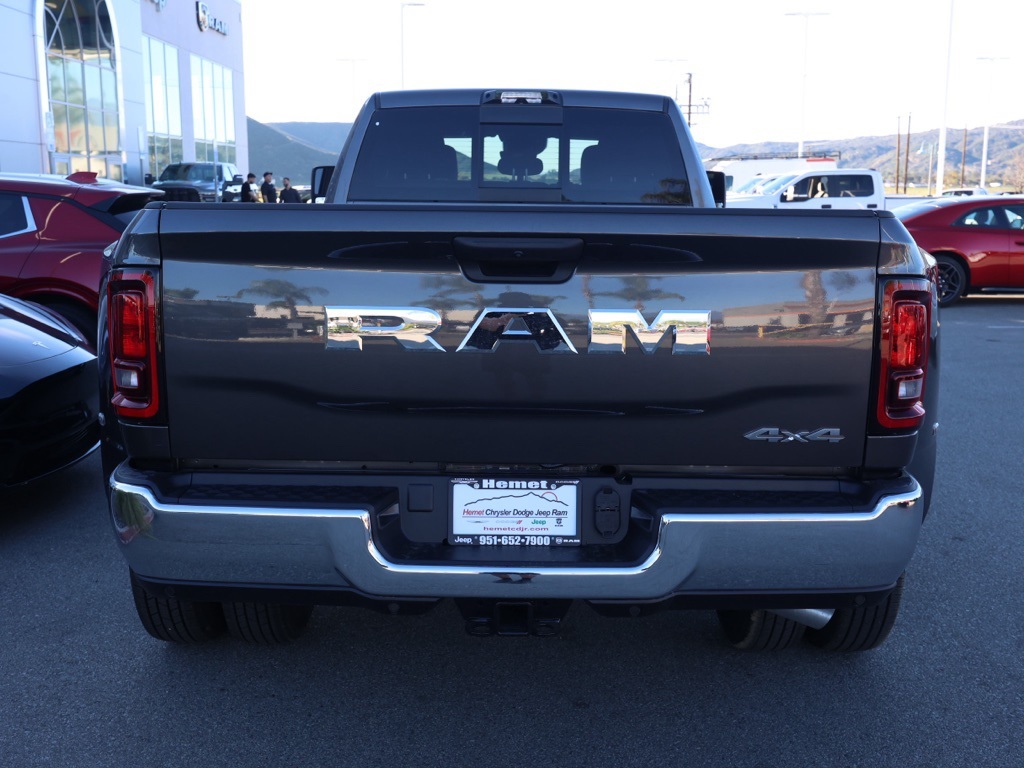 New 2026 Granite Crystal Metallic Clear-Coat Exterior Paint RAM Tradesman image 4