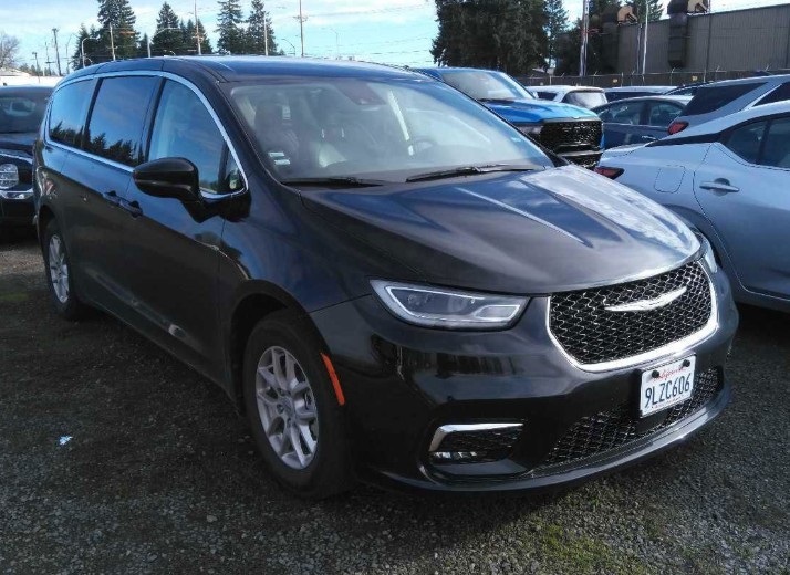 2024 Chrysler Pacifica Touring L's photo