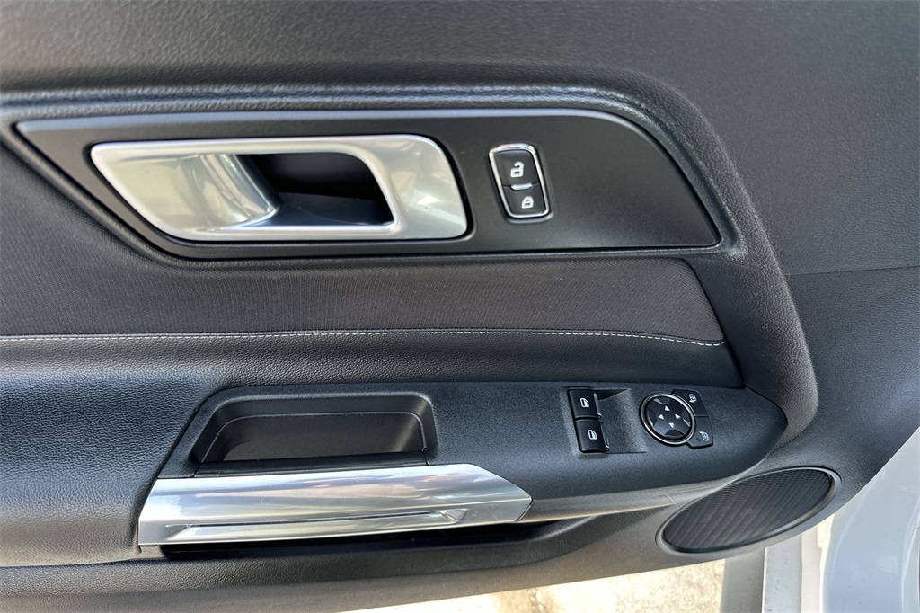 2020 Ford Mustang EcoBoost photo 13