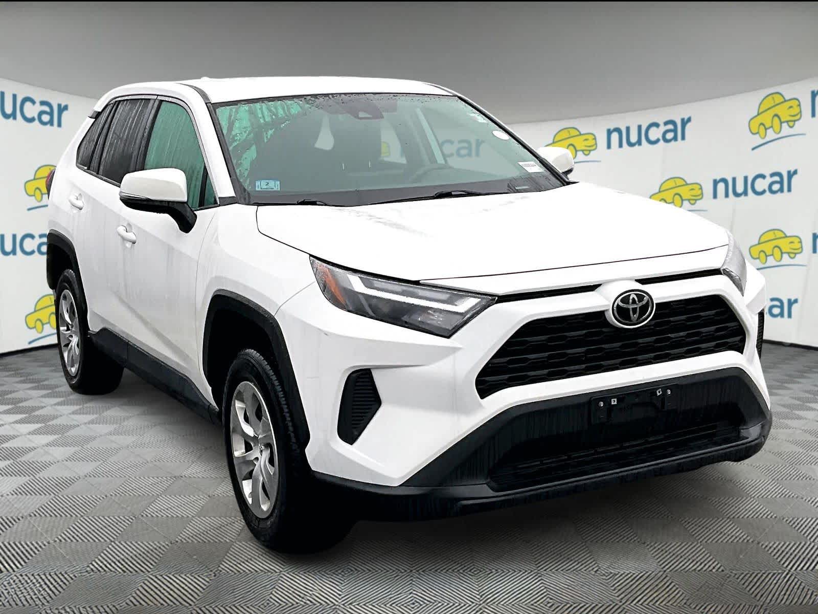 2023 Toyota RAV4 LE's photo