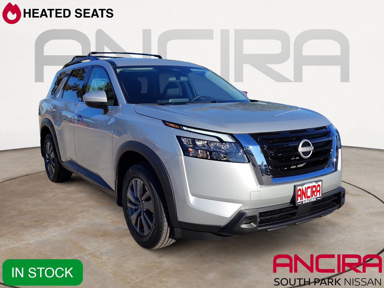 2025 Nissan Pathfinder SV's photo