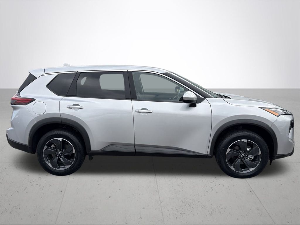 2024 Nissan Rogue SV photo 3