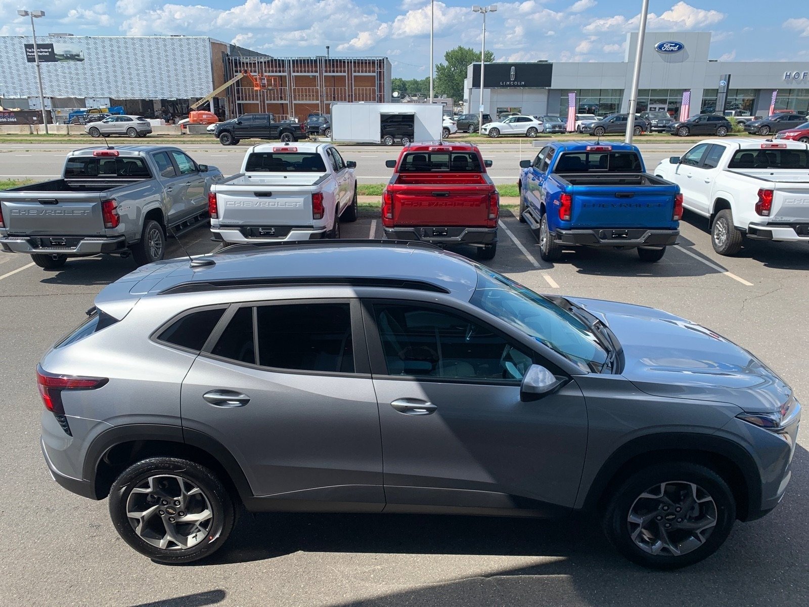 2025 Chevrolet Trax LT photo 4