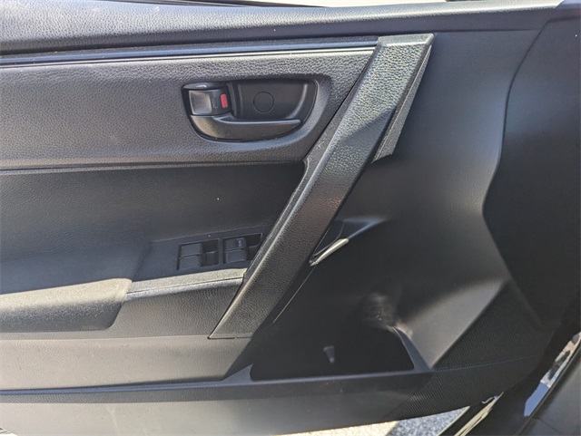 2017 Toyota Corolla L photo 27