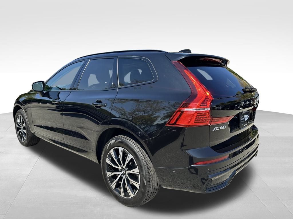 2025 Volvo XC60 B5 Plus photo 6
