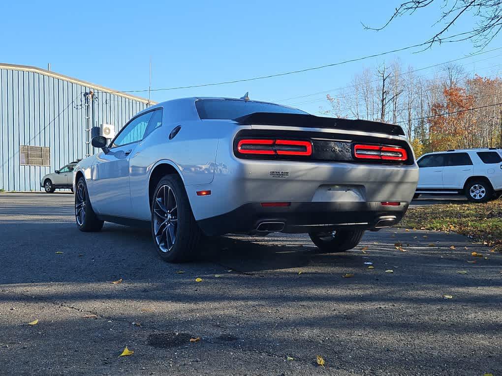 2021 Dodge Challenger SXT photo 3
