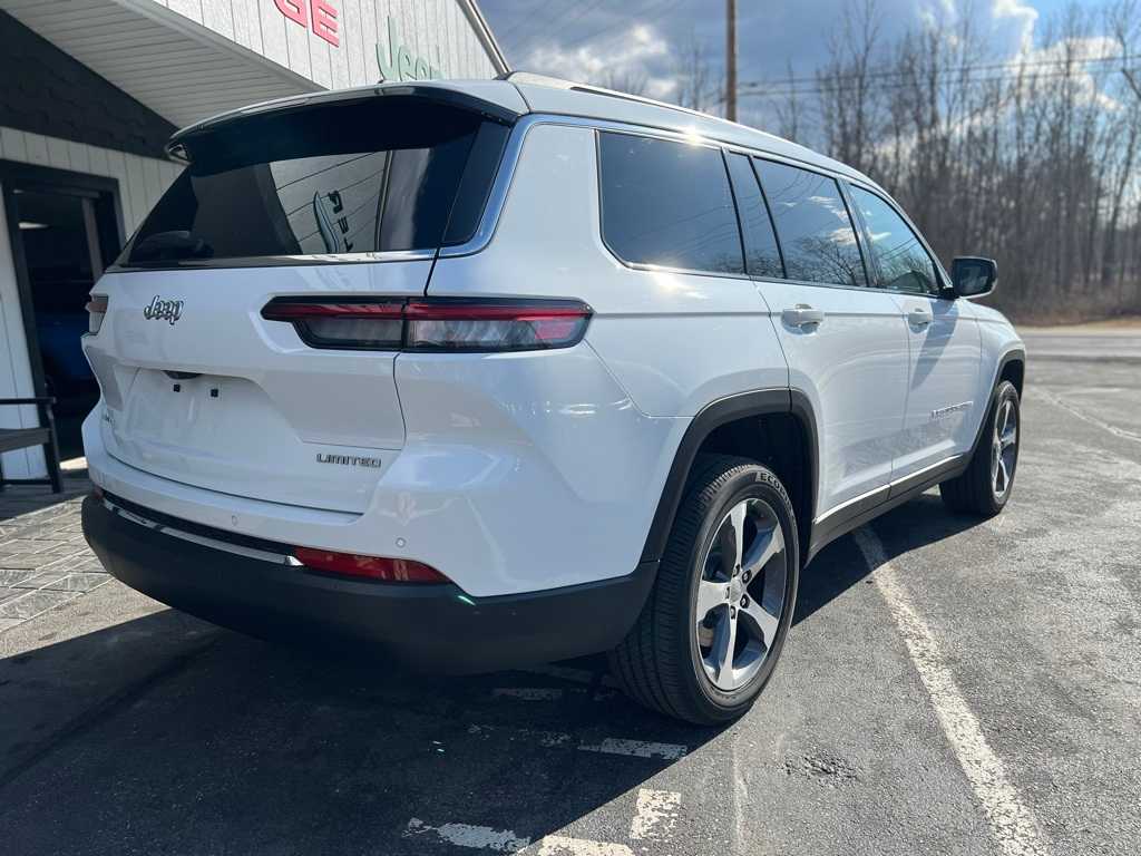 2025 Jeep Grand Cherokee Limited photo 2