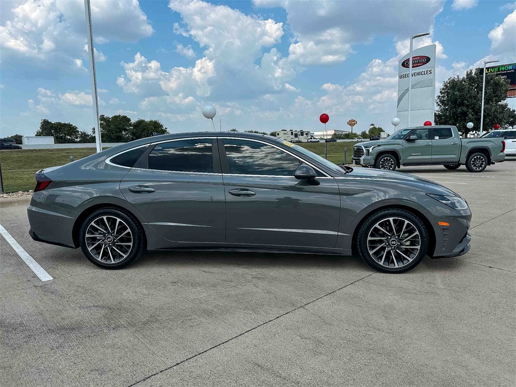 2022 Hyundai Sonata Limited photo 2