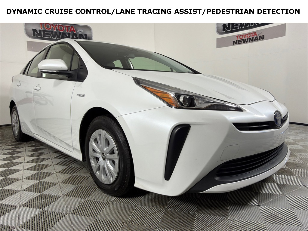 2022 Toyota Prius L Eco's photo