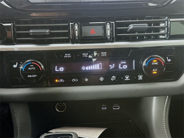 2025 Nissan Pathfinder SV photo 17