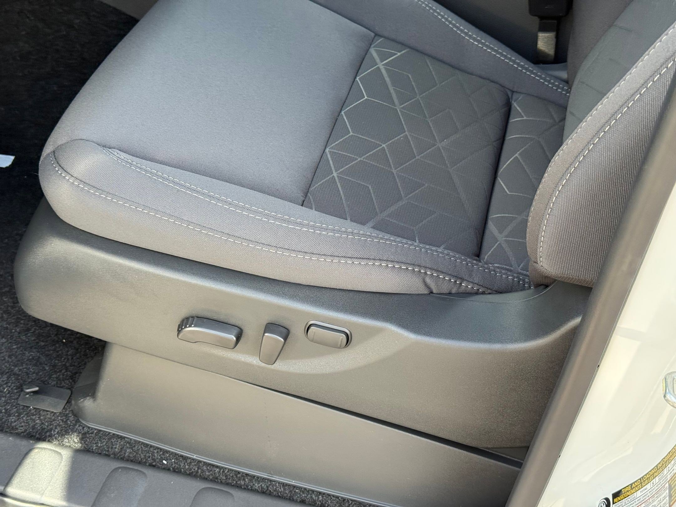 2025 Nissan Frontier Crew Cab SV photo 4