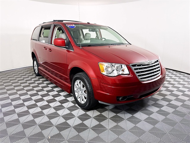 2008 Chrysler Town & Country Touring's photo