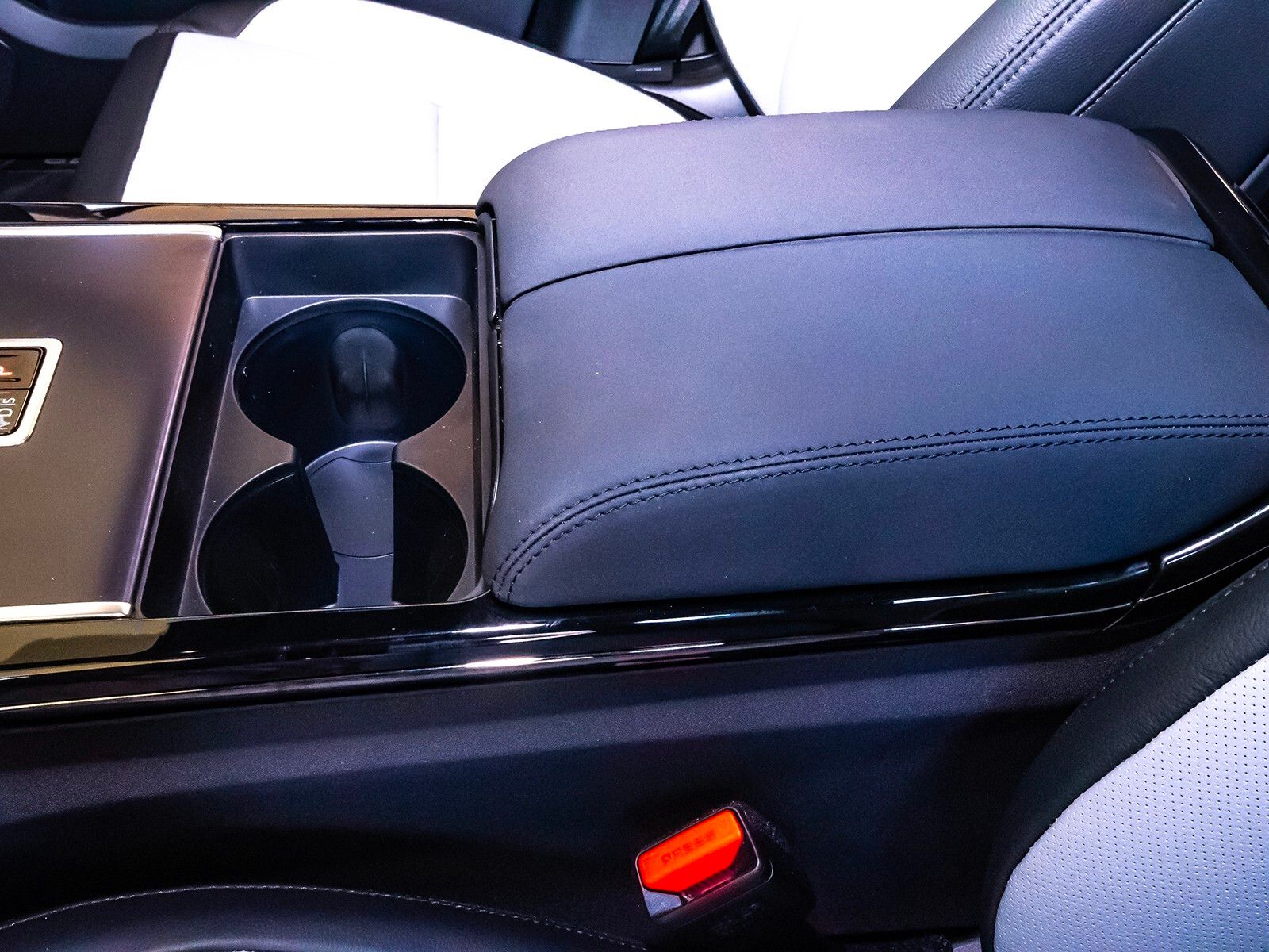 2026 Land Rover Range Rover Velar SE photo 29