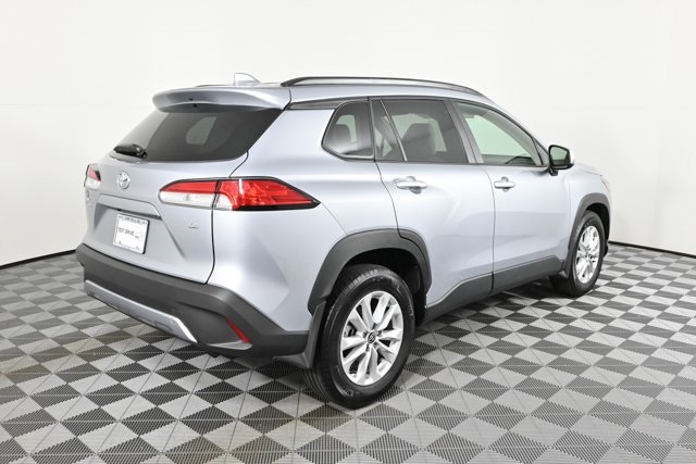 2024 Toyota Corolla Cross LE photo 2