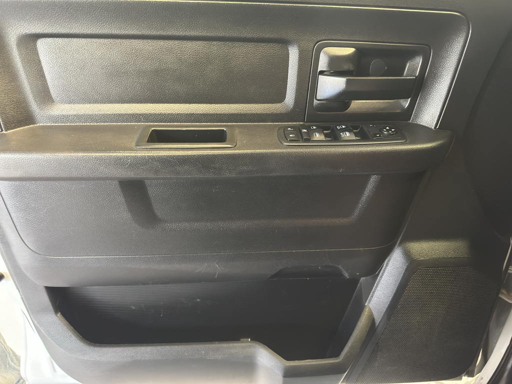 2017 Ram 2500 Tradesman photo 11
