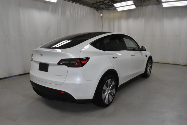 2024 Tesla Model Y Long Range photo 4