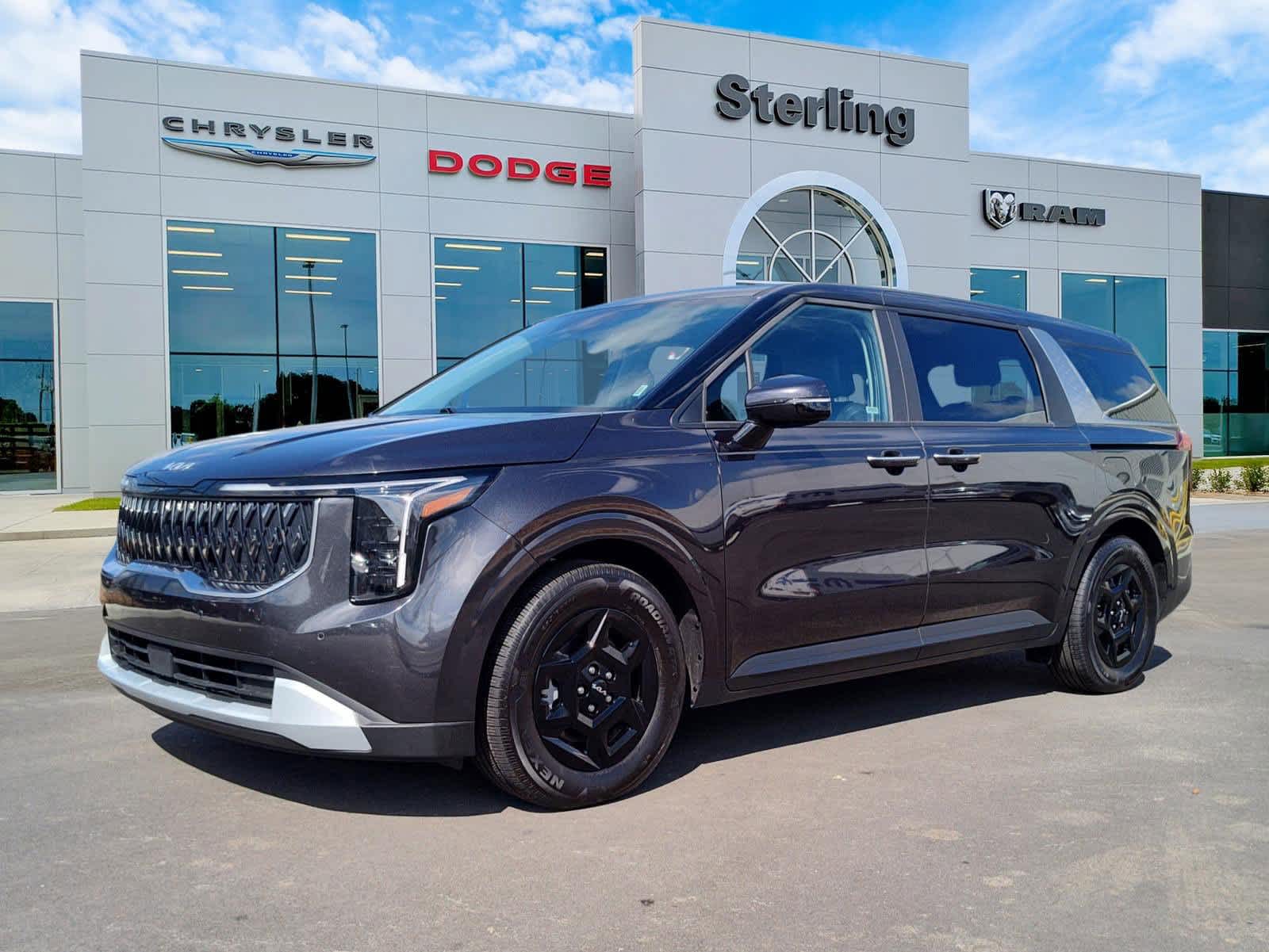 2025 Kia Carnival LXS's photo