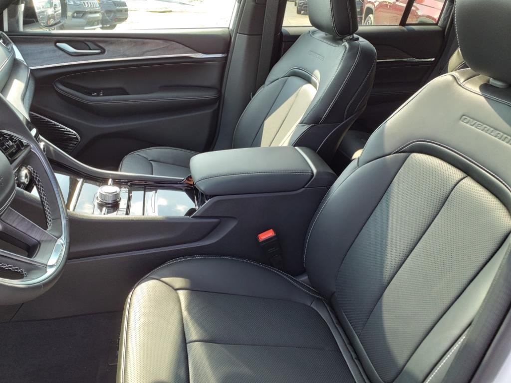 2023 Jeep Cherokee Overland 4xe photo 4