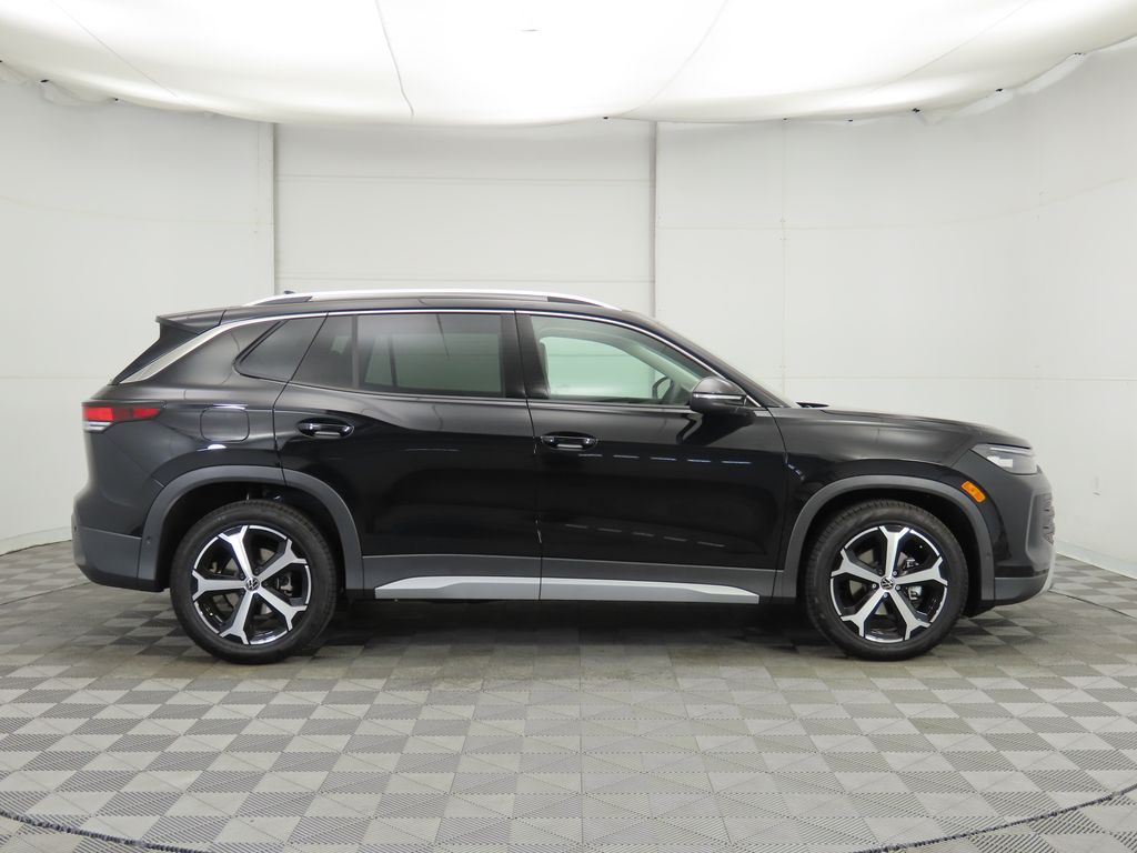 2025 Volkswagen Tiguan SE photo 4
