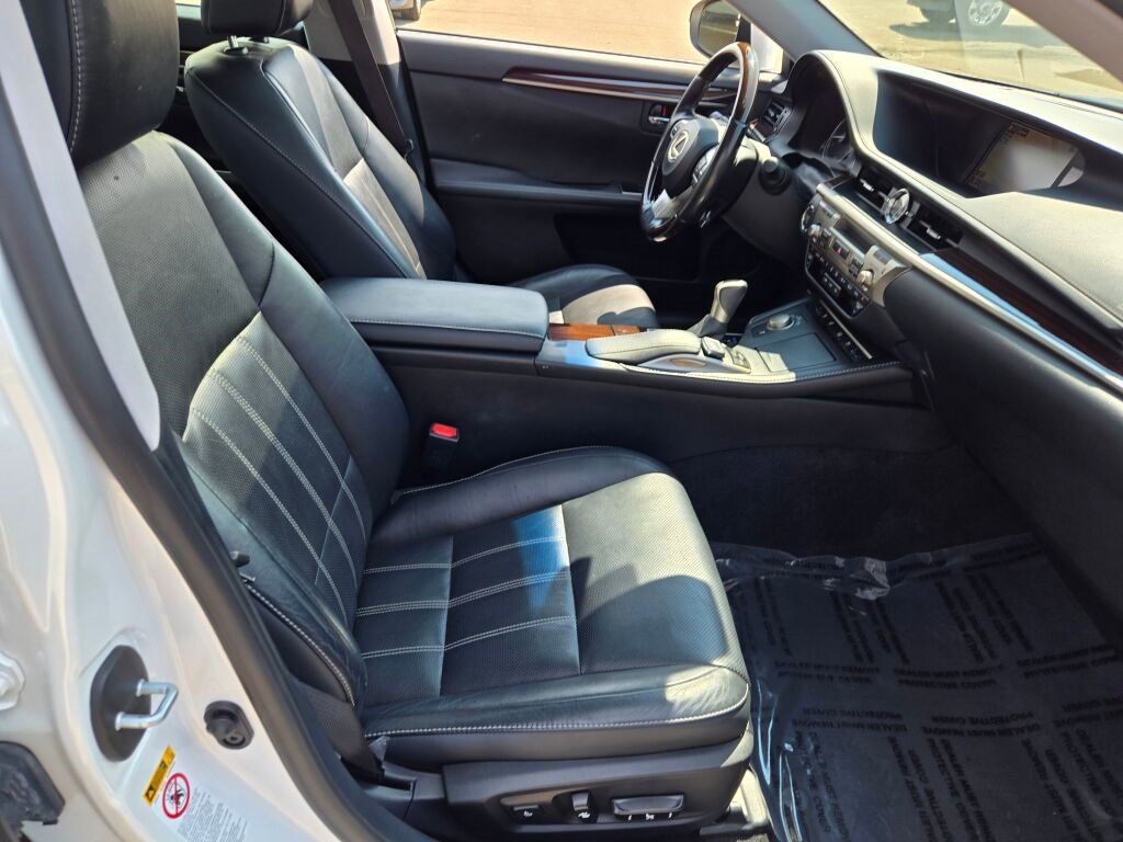 2016 Lexus ES 350 photo 4