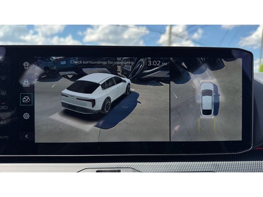 2025 Kia K4 GT-Line Turbo photo 17