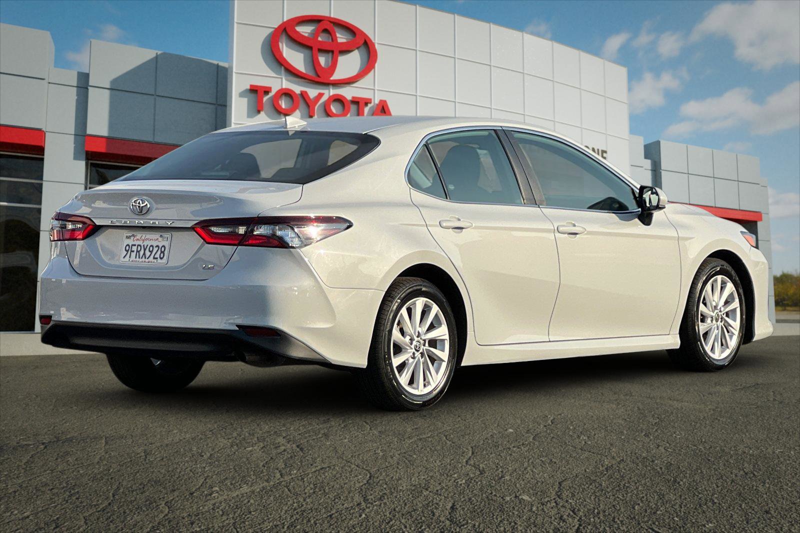 2023 Toyota Camry LE photo 2